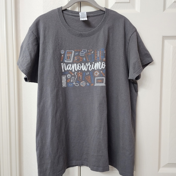 NaNoWriMo 2019 XXL shirt + BONUS 2018 XL tee - Picture 6 of 9